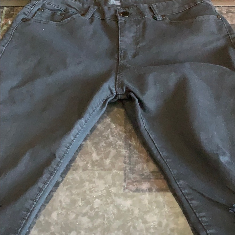 Men’s black ripped jeans. Size 33